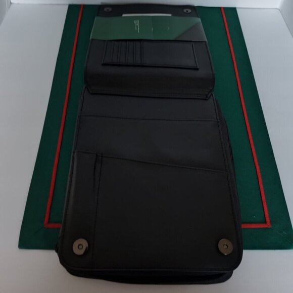 Dayrunner Black Zippered Planner - Picture 3 of 16